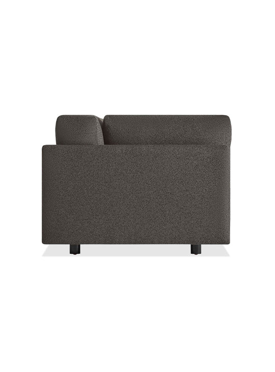 Sofa Sunday de Blu Dot : allure flottante et assise enveloppante. Charbon.
