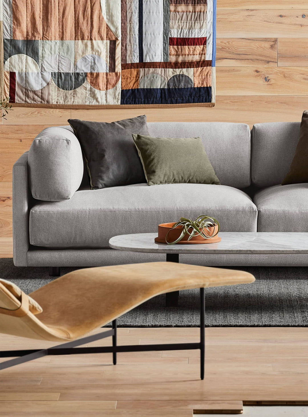 Sofa Sunday de Blu Dot : confort irrésistible et design élégant. Gris.