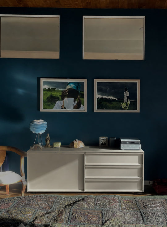 Buffet Superchoice de Blu Dot avec 1 porte, 3 tiroirs et fermeture douce pour un rangement polyvalent. putty