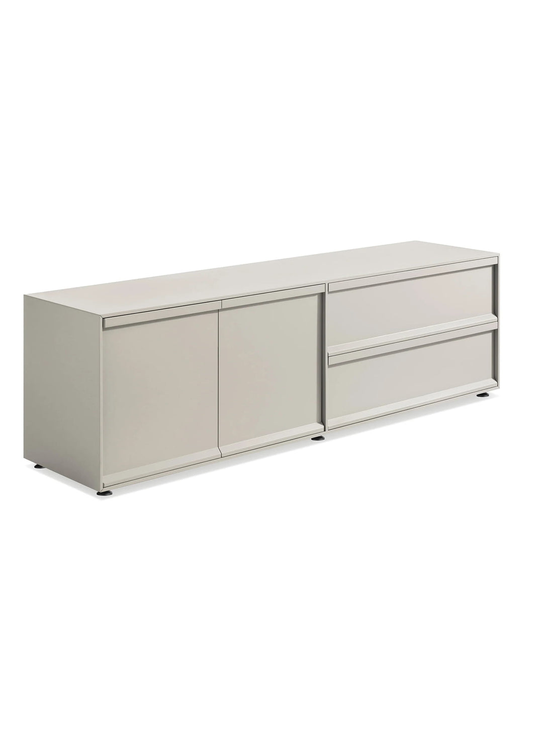 Découvrez le buffet Superchoice de Blu Dot avec 2 portes, 2 tiroirs et une élégante finition mate. putty