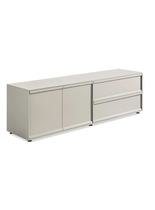 Découvrez le buffet Superchoice de Blu Dot avec 2 portes, 2 tiroirs et une élégante finition mate. putty