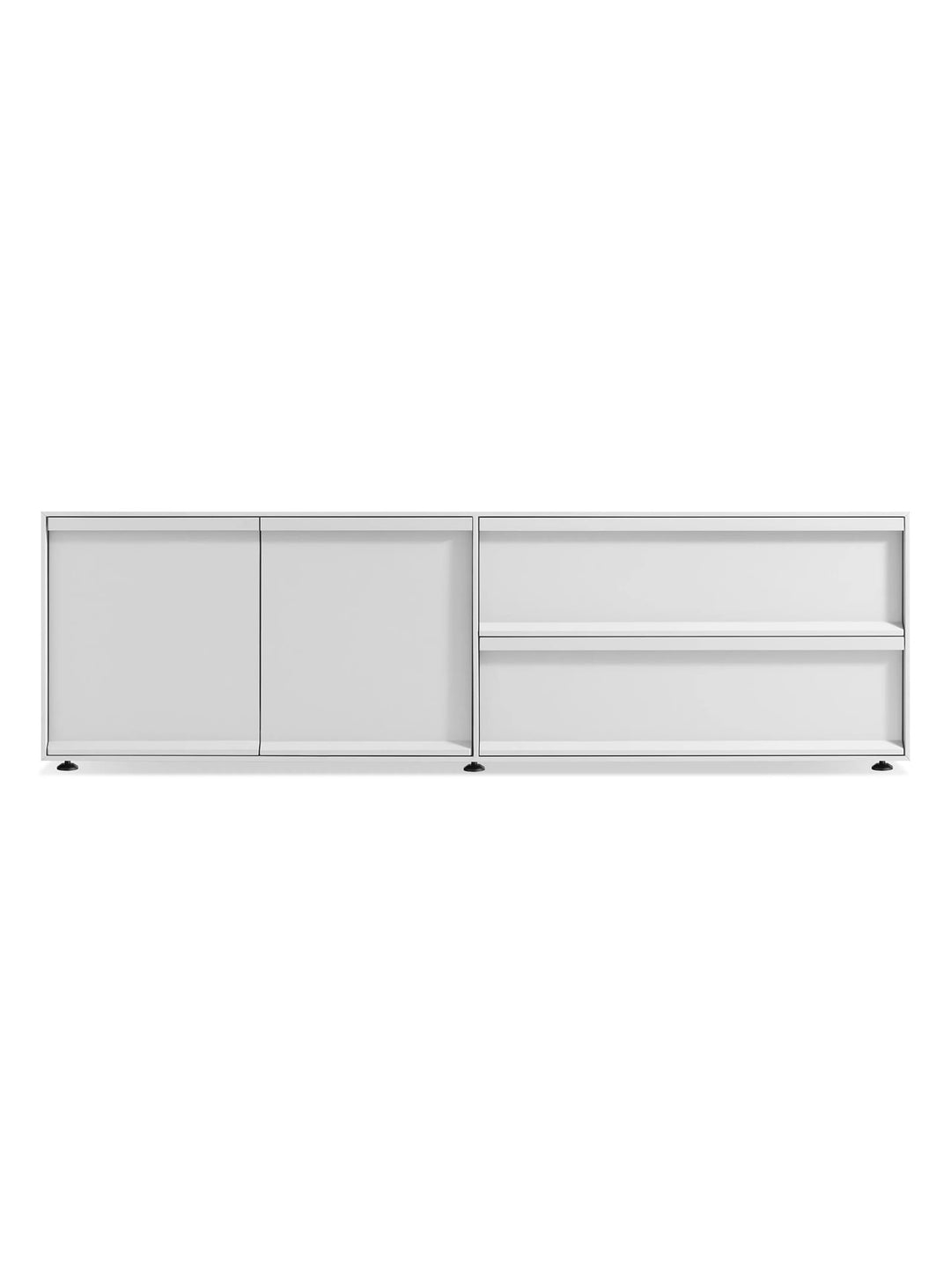 Buffet Blu Dot Superchoice avec portes et tiroirs à fermeture douce pour un rangement pratique et discret. blanc