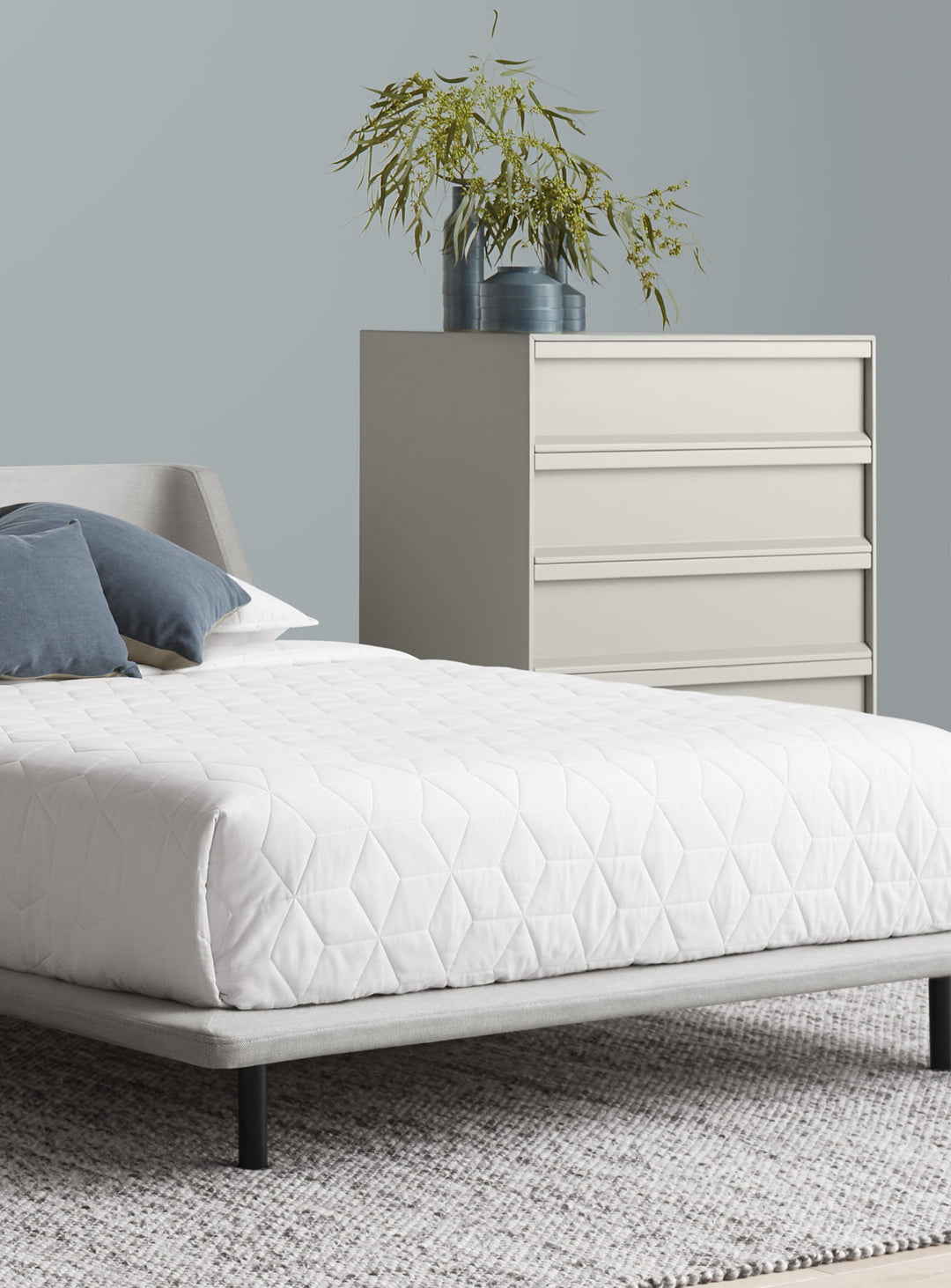 Commode Superchoice de Blu Dot à 5 tiroirs avec fermeture douce et design contemporain épuré. utty