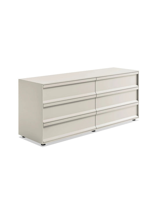 Découvrez la commode Superchoice de Blu Dot, avec 6 tiroirs spacieux et fermeture douce. putty