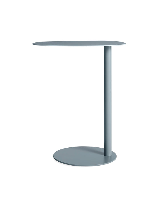 Table d'appoint Swole Blu Dot, une création minimaliste aux finitions haut de gamme. grey blue