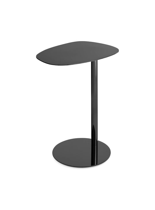 Table d'appoint Swole Blu Dot, une création en acier au design organique et intemporel. nickel noir