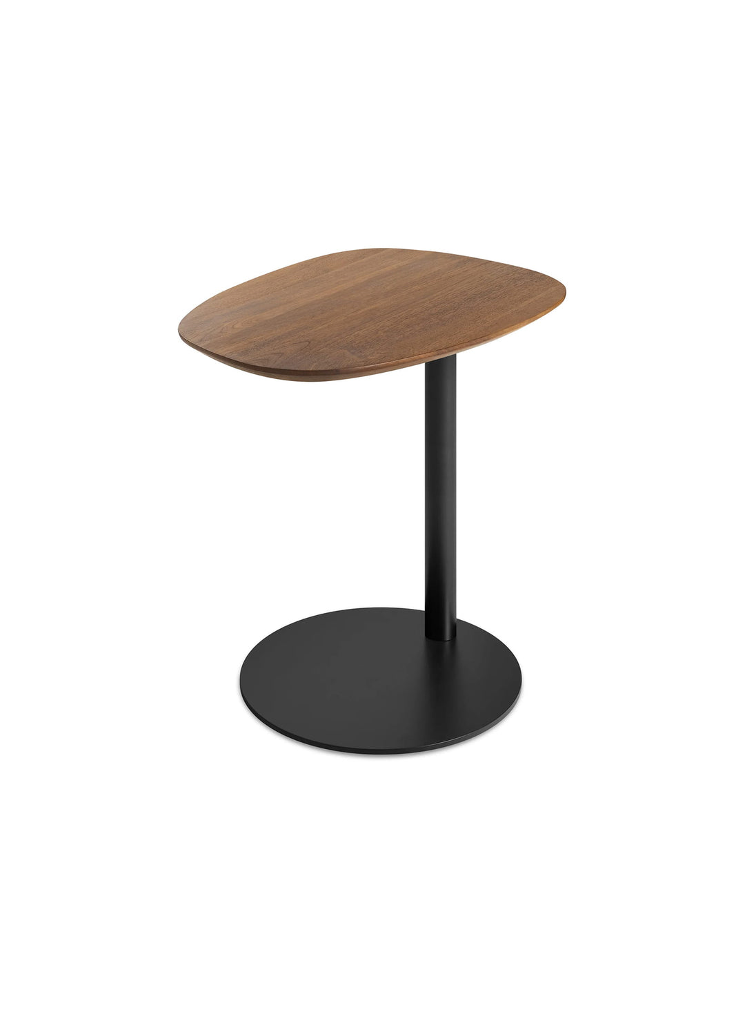Table d’appoint Swole Blu Dot, meuble design idéal près d’un canapé ou fauteuil. noyer