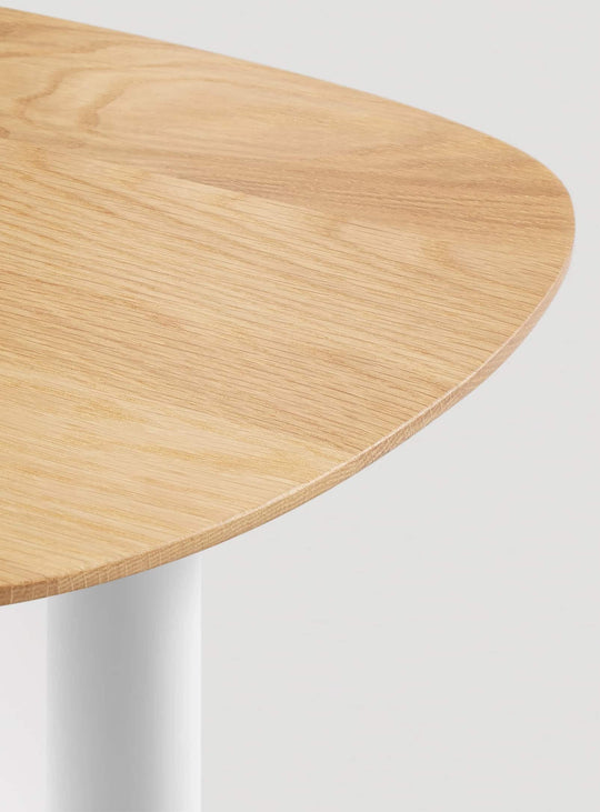 Table d’appoint Swole Blu Dot, style moderne avec finition noyer ou frêne clair. chene blanc