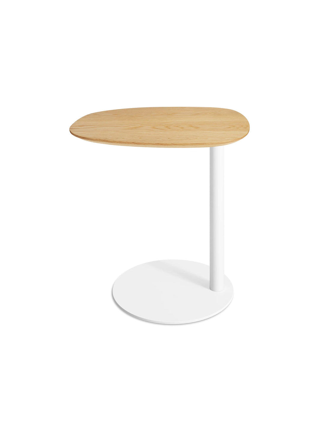 Table d’appoint Swole Blu Dot, table compacte au look minimaliste sophistiqué. chene blanc