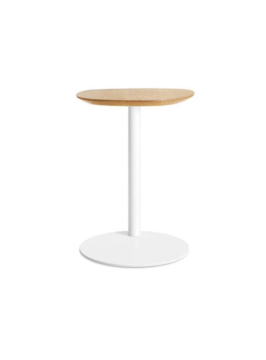 Table d’appoint Swole Blu Dot, mobilier contemporain avec base stable en acier. chene blanc