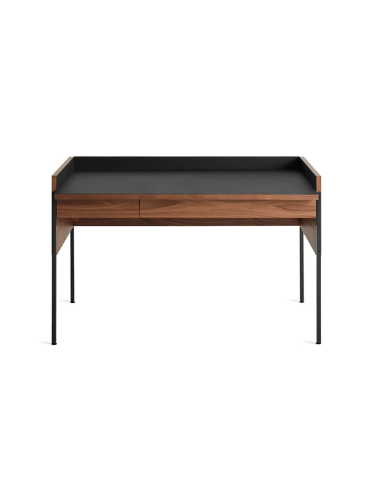 Bureau Tabloid de Blu Dot au design minimaliste avec plateau en linoléum, placage bois et pieds en acier. oblivion