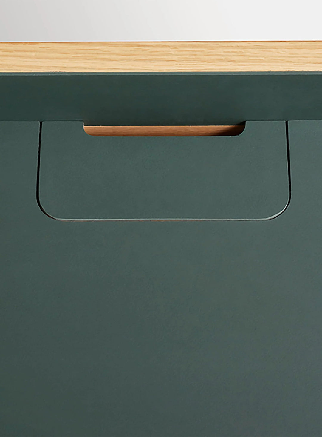 Bureau Blu Dot Tabloid avec plateau en linoléum Forbo, idéal pour aménager un espace de travail moderne. navy green