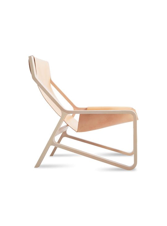 Chaise lounge Toro de Blu Dot : cuir patiné, bois massif et allure raffinée. camel