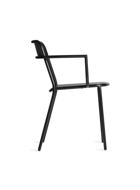Chaise avec accoudoirs Trim Blu Dot : fauteuil extérieur design, métal et confort. noir