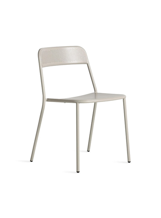 Chaise Trim Blu Dot : chaise moderne, acier perforé et look contemporain. putty