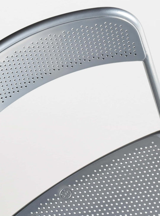 Chaise Trim Blu Dot : chaise design empilable, pratique et robuste. argent