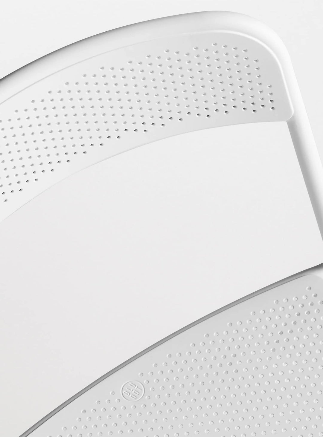 Chaise Trim Blu Dot : chaise design, parfaite pour terrasse ou intérieur. blanc