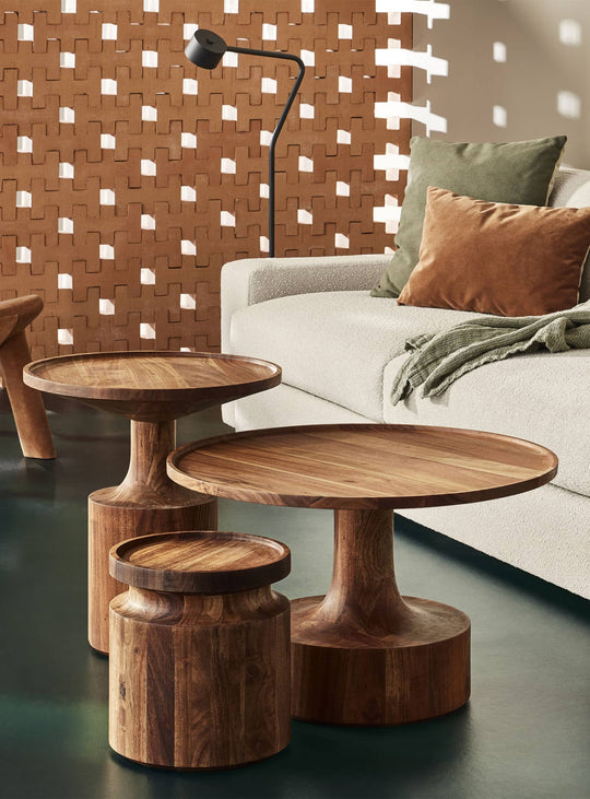 Table basse Turn Blu Dot : élégance naturelle et finitions artisanales sophistiquées.