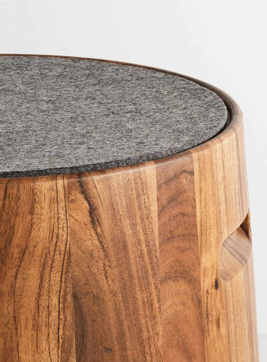 Tabouret Turn Blu Dot : un tabouret moderne au charme artisanal unique. graphite