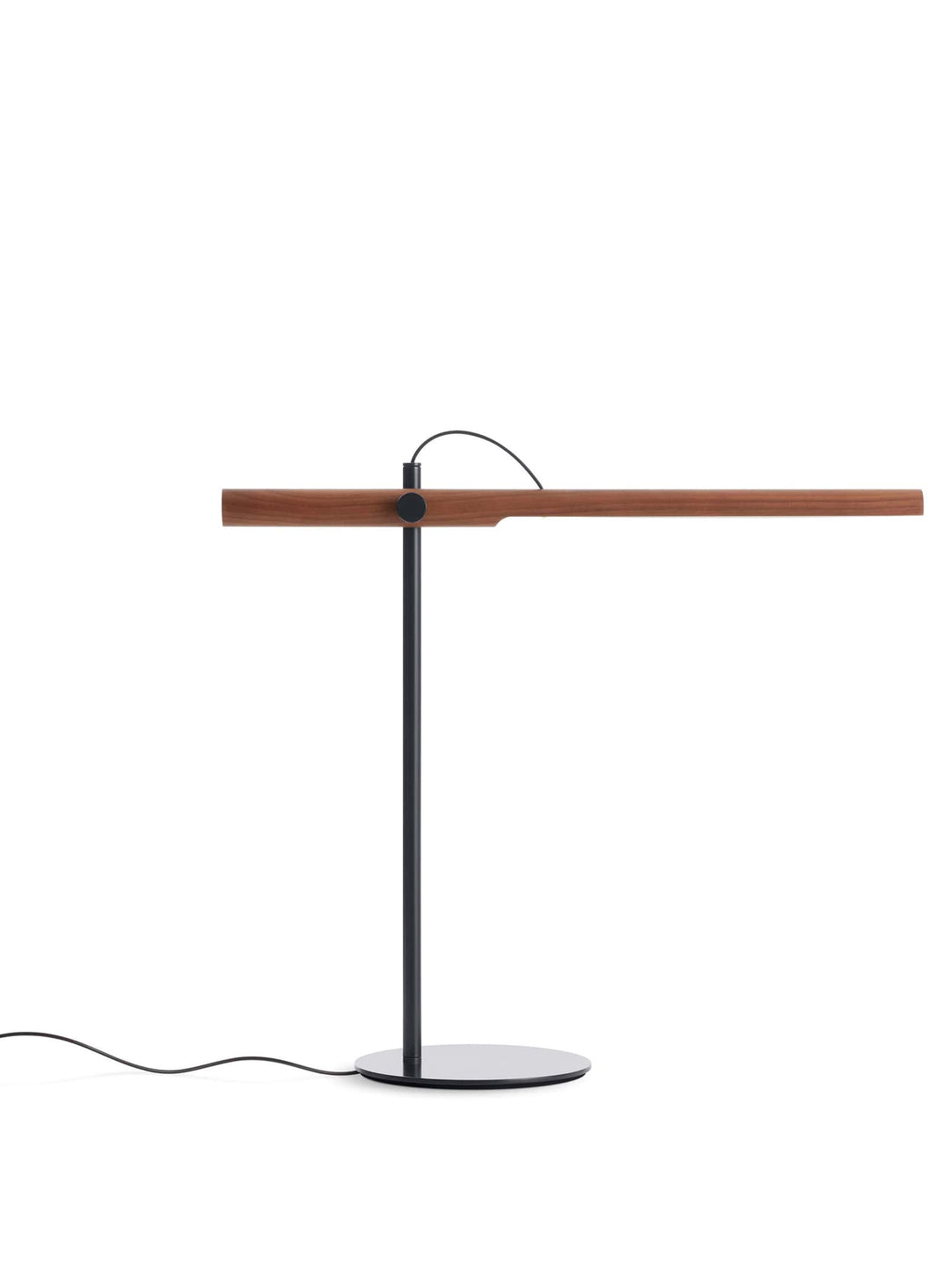 La lampe de table et de bureau Type A de Blu Dot diffuse une lumière LED claire. Noir.