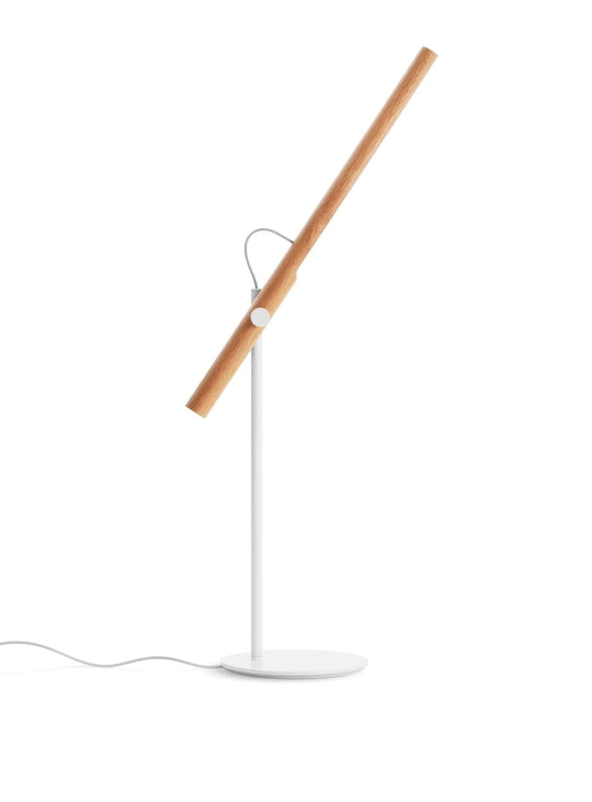 Offrez style et confort lumineux avec la lampe Type A de Blu Dot. Blanc.