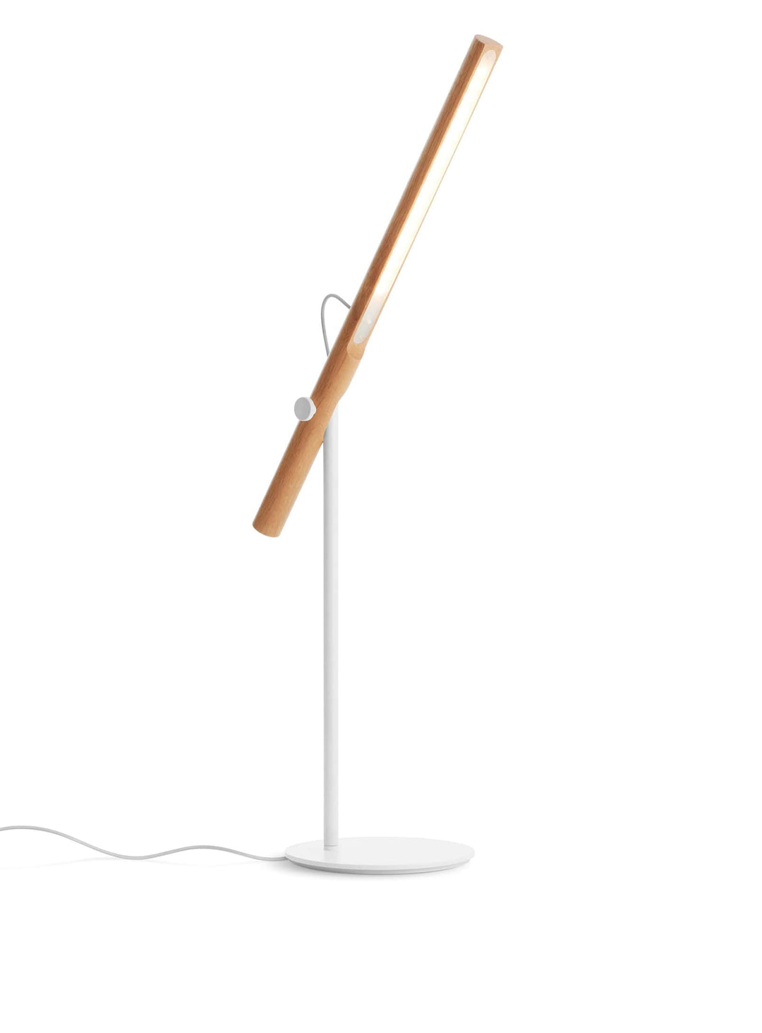 Minimalisme et robustesse caractérisent la lampe Type A de Blu Dot. Blanc.