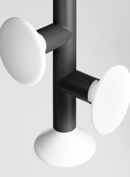 Blu Dot Ultra 3 : lampe suspendue artisanale et élégante. Noir mat.