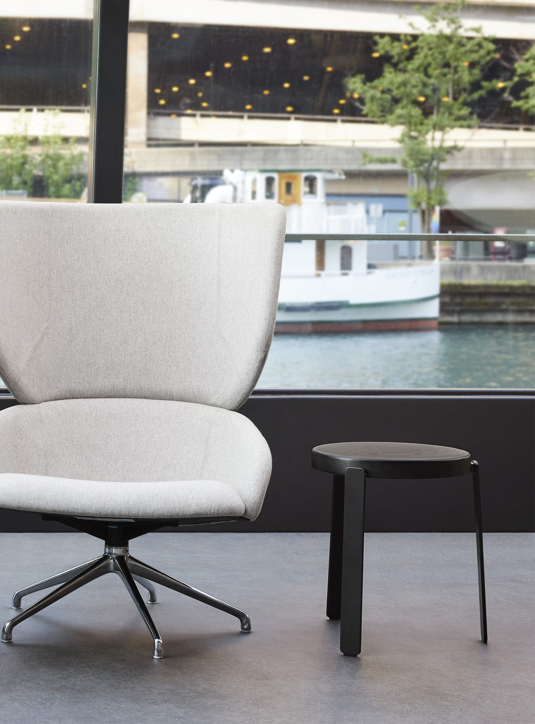 Tabouret Unit Blu Dot : tabouret en bois et acier contemporain. oblivion