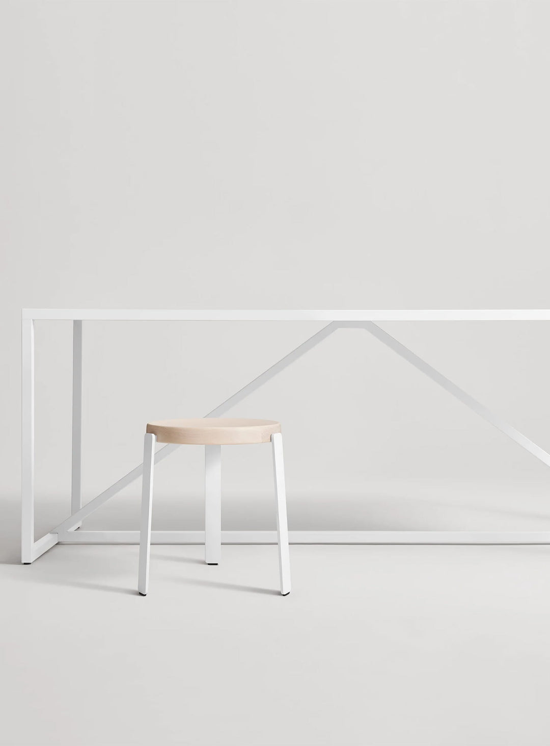Tabouret Unit Blu Dot : siège d’appoint pratique et élégant. blanc