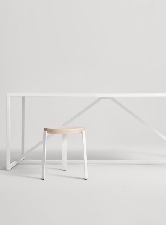 Tabouret Unit Blu Dot : siège d’appoint pratique et élégant. blanc