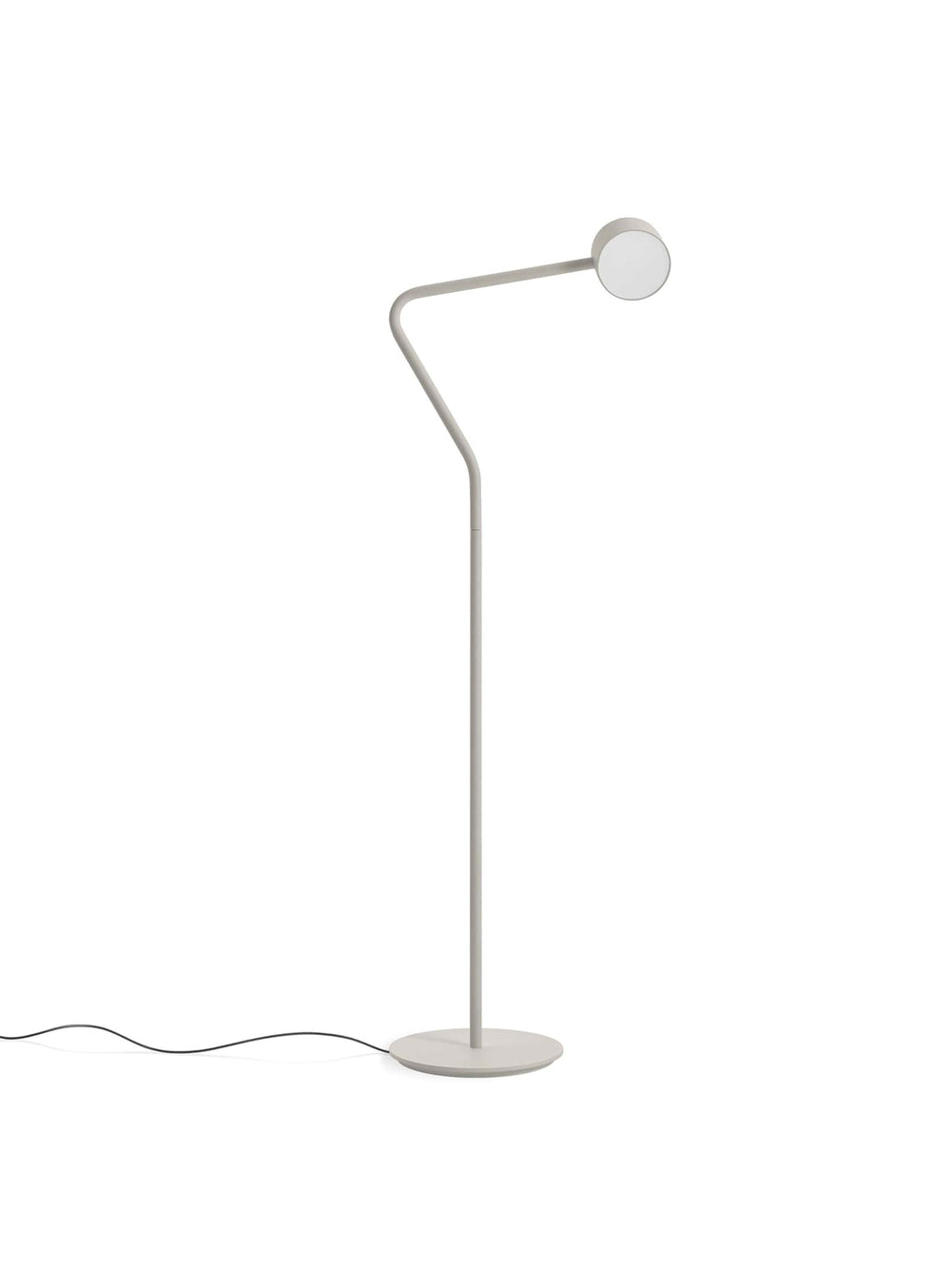 Lampe sur pied Verge de Blu Dot : lumière chaude et style minimaliste.