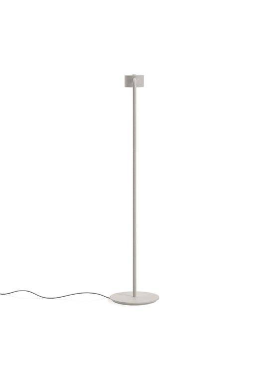 Blu Dot Verge : lampe sur pied avec trois niveaux d’intensité.