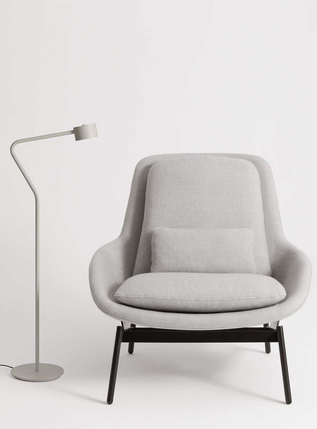 Blu Dot Verge : lampe sur pied compacte et expressive.