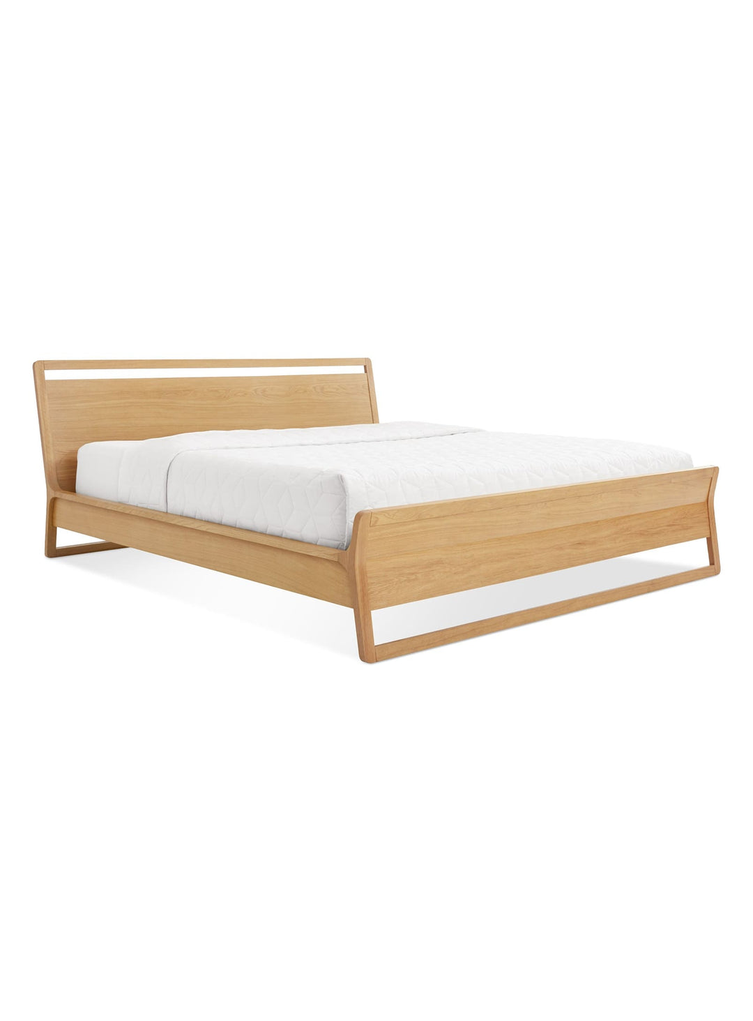 Élégant et solide, le lit Woodrow de Blu Dot sublime votre espace nuit. Chene.
