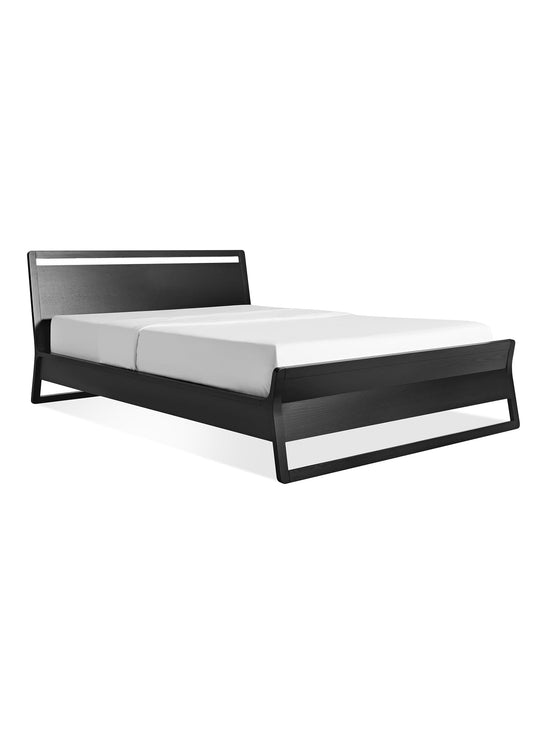 Le lit Woodrow de Blu Dot : des nuits confortables grâce à ses lattes en bois. Noir.