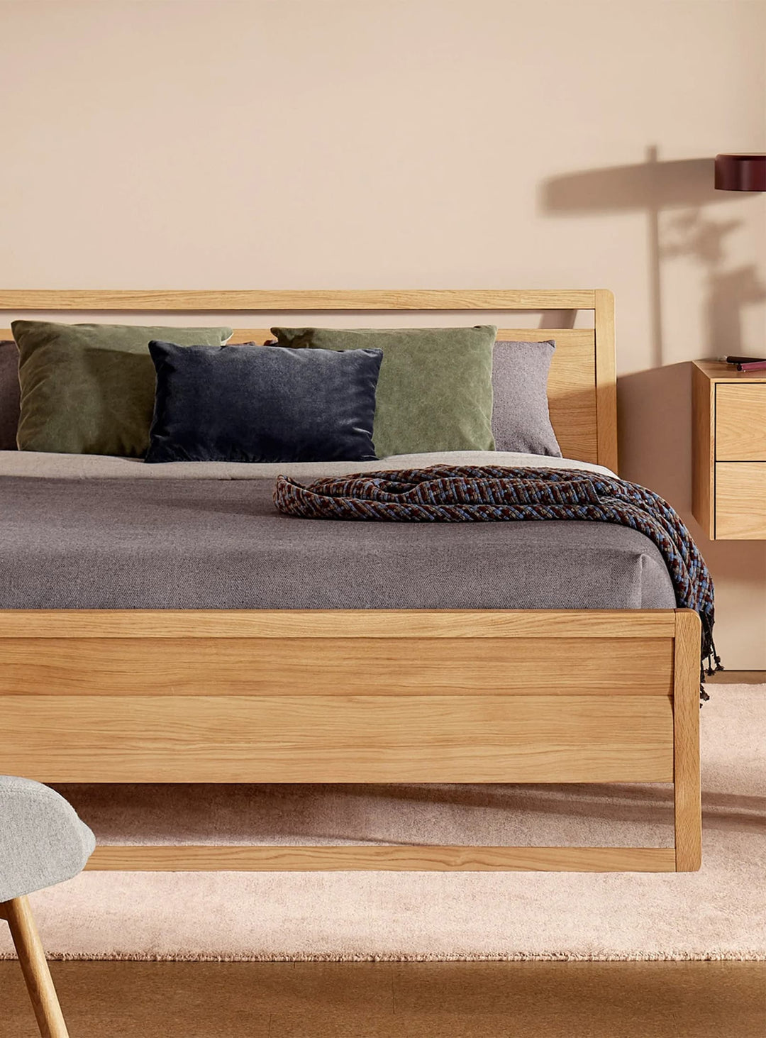 Élégance moderne et soutien optimal caractérisent le lit Woodrow de Blu Dot. Chene.