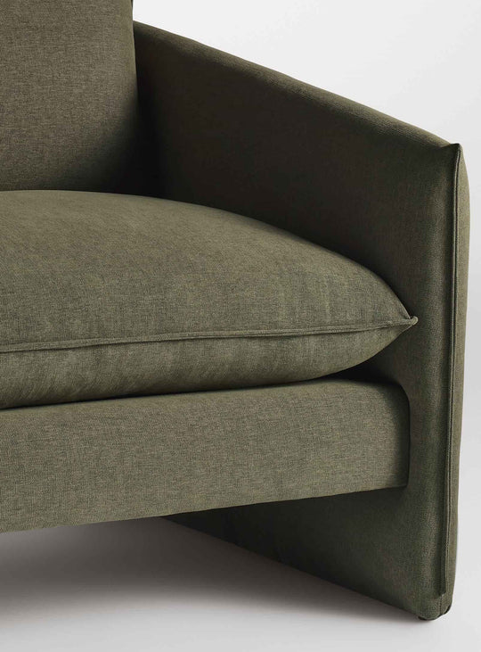 Sofa Blu Dot Softmore, confort durable grâce au garnissage Trillium. kvadrat guest fatigue