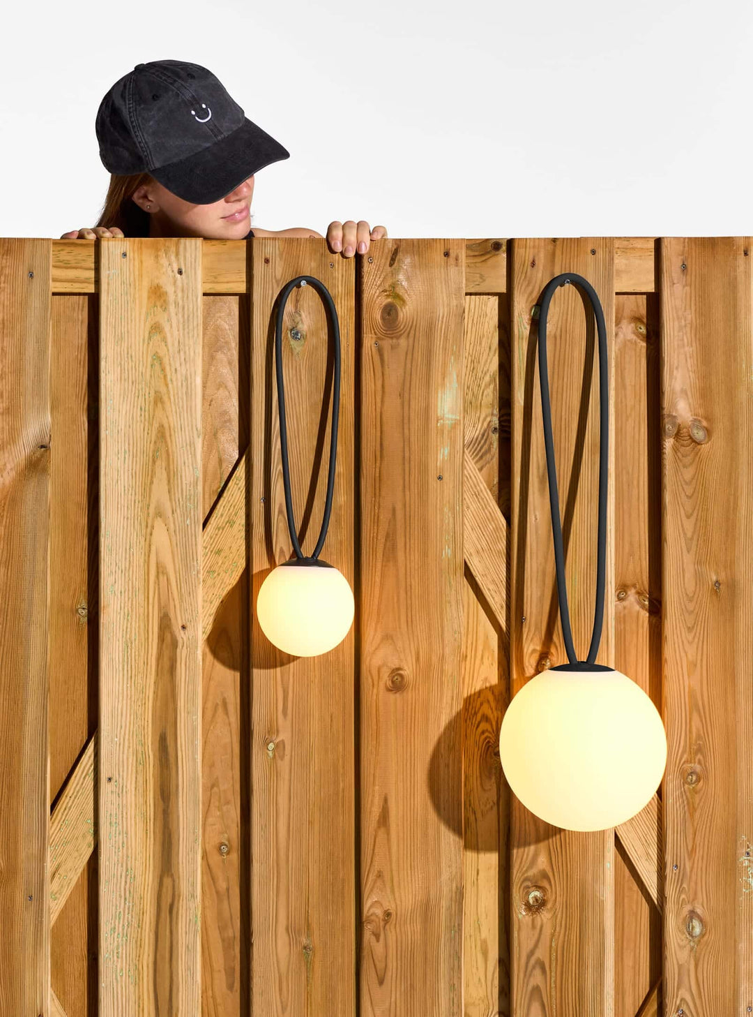 Lampe d’ambiance Fatboy Bolleke la Surprise : éclairage LED rechargeable pour créer une atmosphère cosy.
