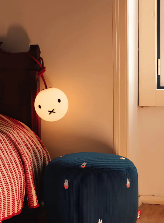 Lampe Bolleke x Miffy rechargeable par USB, pratique et facile à déplacer.