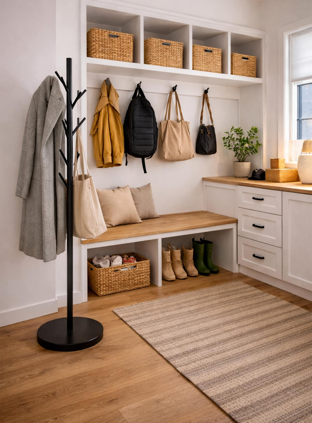 Branch, porte-manteaux noir au design organique, idéal pour entrée ou bureau.