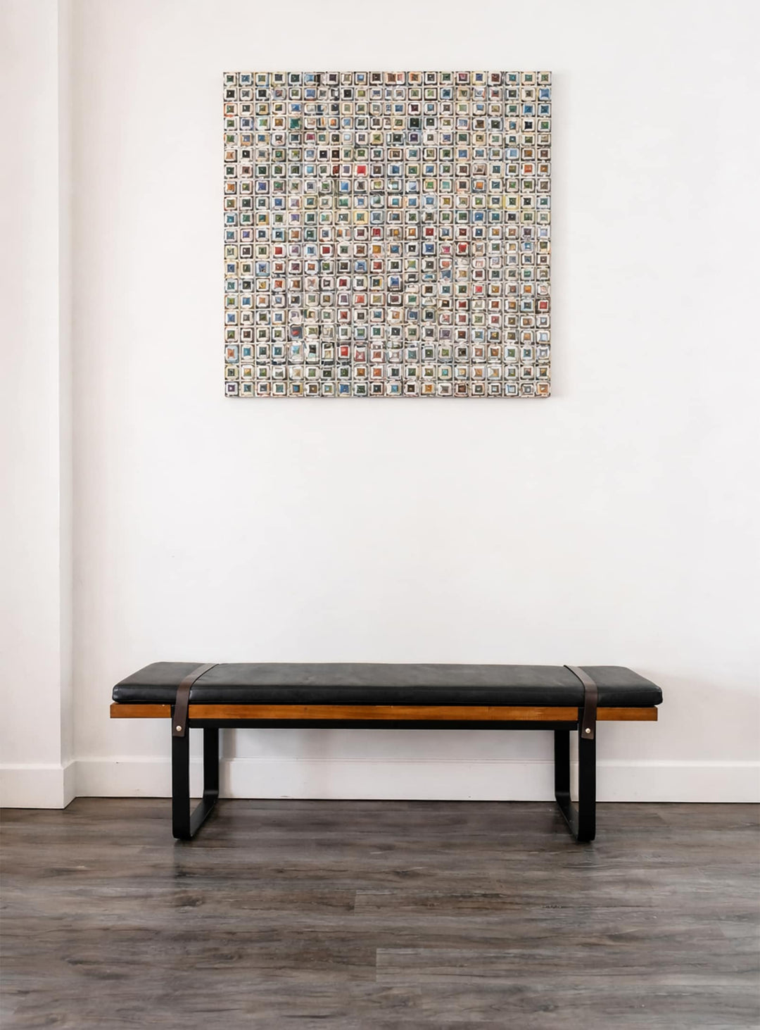 Banc Brooklyn : assise en cuir élégante au style industriel et rustique.