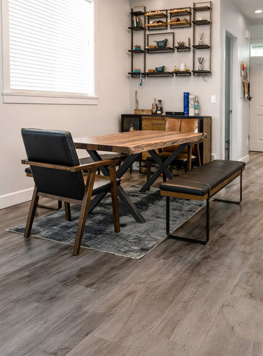 Banc Brooklyn industriel avec assise cuir durable et structure bois métal pour confort et style.