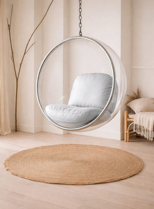 Le fauteuil suspendu Bubble séduit par sa transparence et son allure flottante unique. argent