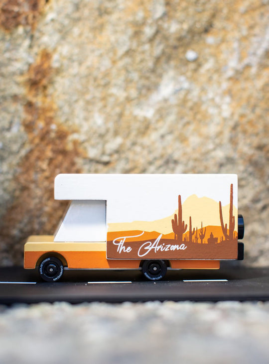 Arizona RV Candylab, camping-car stylé pour imaginer voyages au cœur du désert.