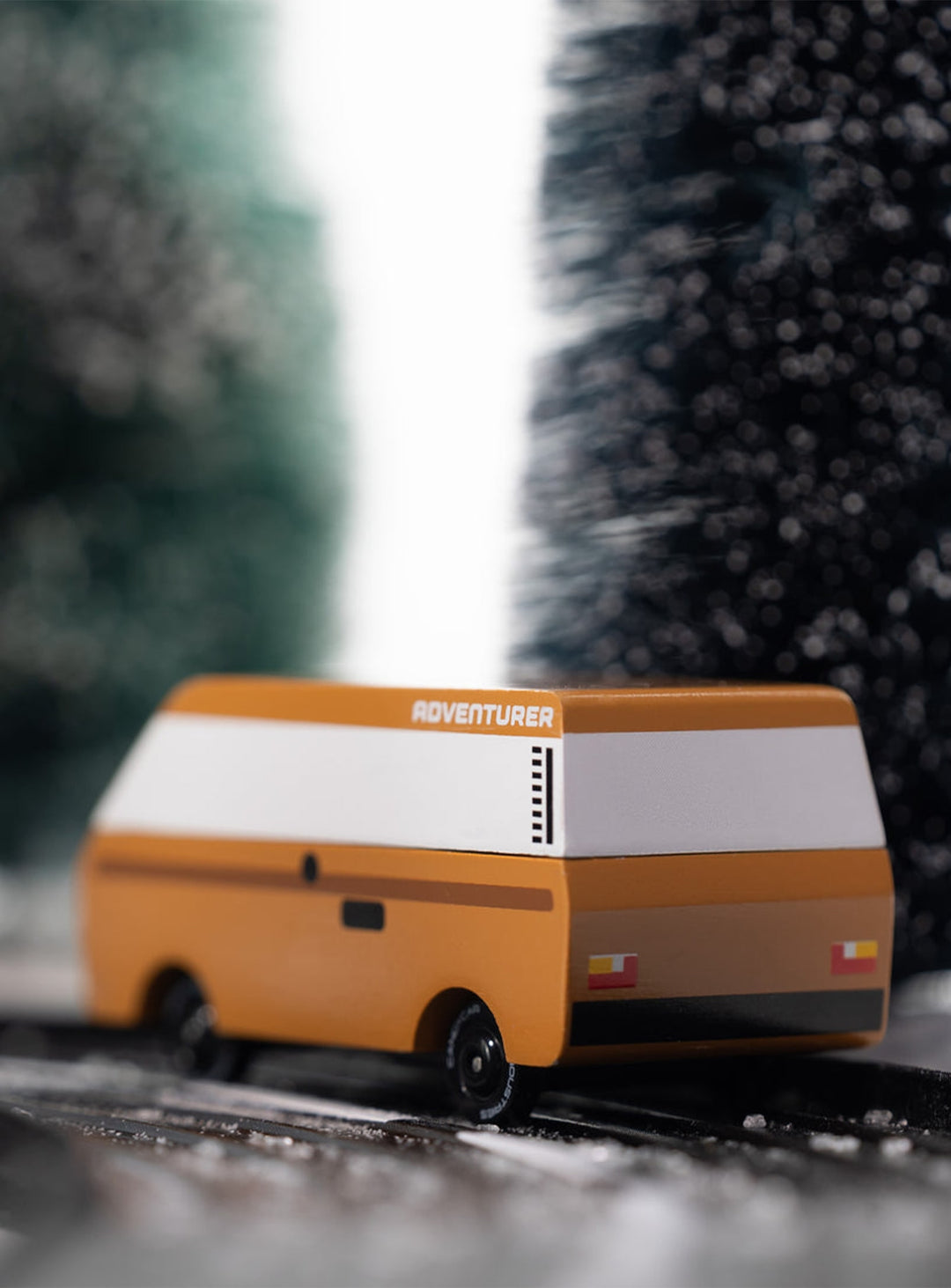 Candyvan Candylab : design rétro, fabrication durable et plaisir pur. brun