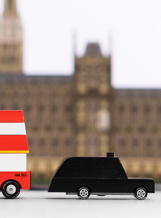London Taxi Candylab, jouet solide idéal pour découvertes et scénarios créatifs.