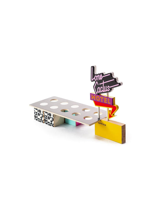 Lone Cactus Motel Candylab, ambiance road trip pour accueillir vos petites voitures.