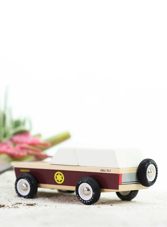 Voiture du shérif Candylab, miniature rétro inspirée de l’Ouest sauvage.