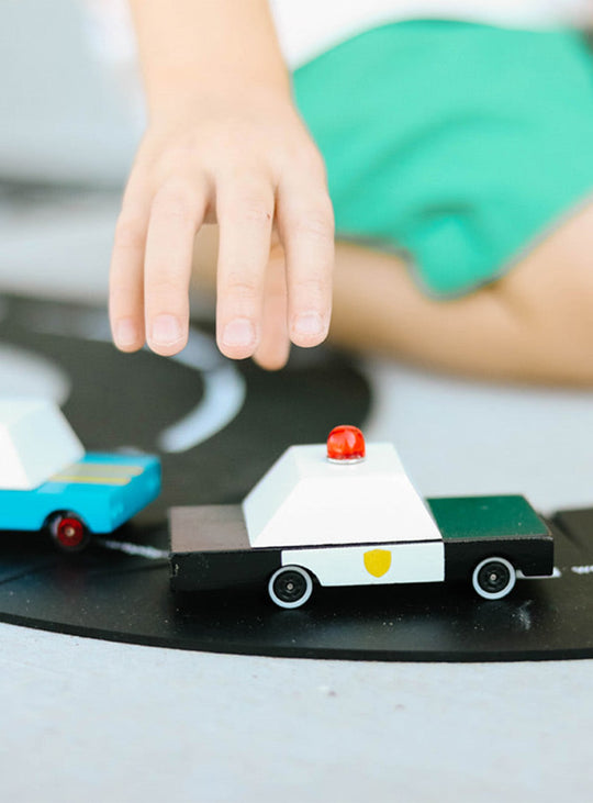 Voiture de police Candylab Nüspace, mini véhicule prêt à faire régner l’ordre.