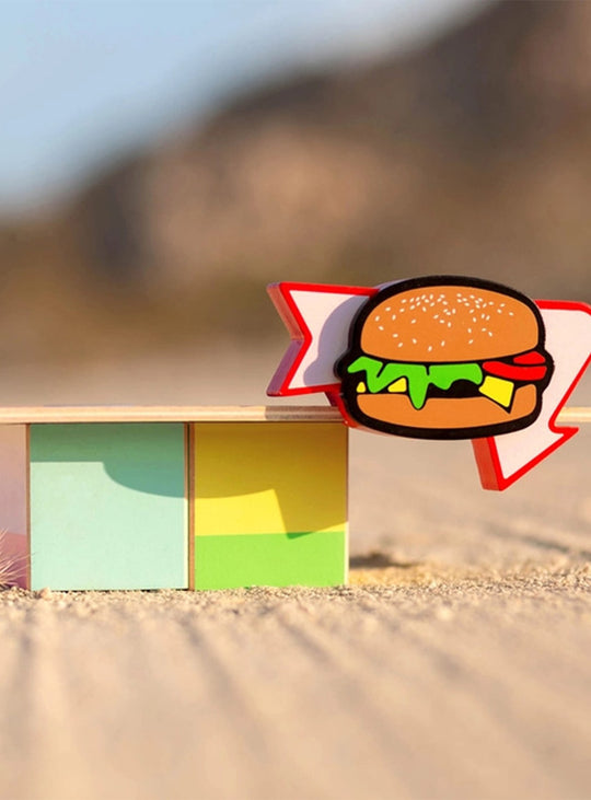 Roadside Shack Candylab, mini shack en bois au charme rétro irrésistible. burger